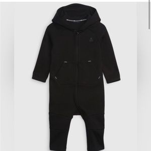 Gap GapBaby Baby Fit Tech Zip-Up
One-Piece 0-3M black